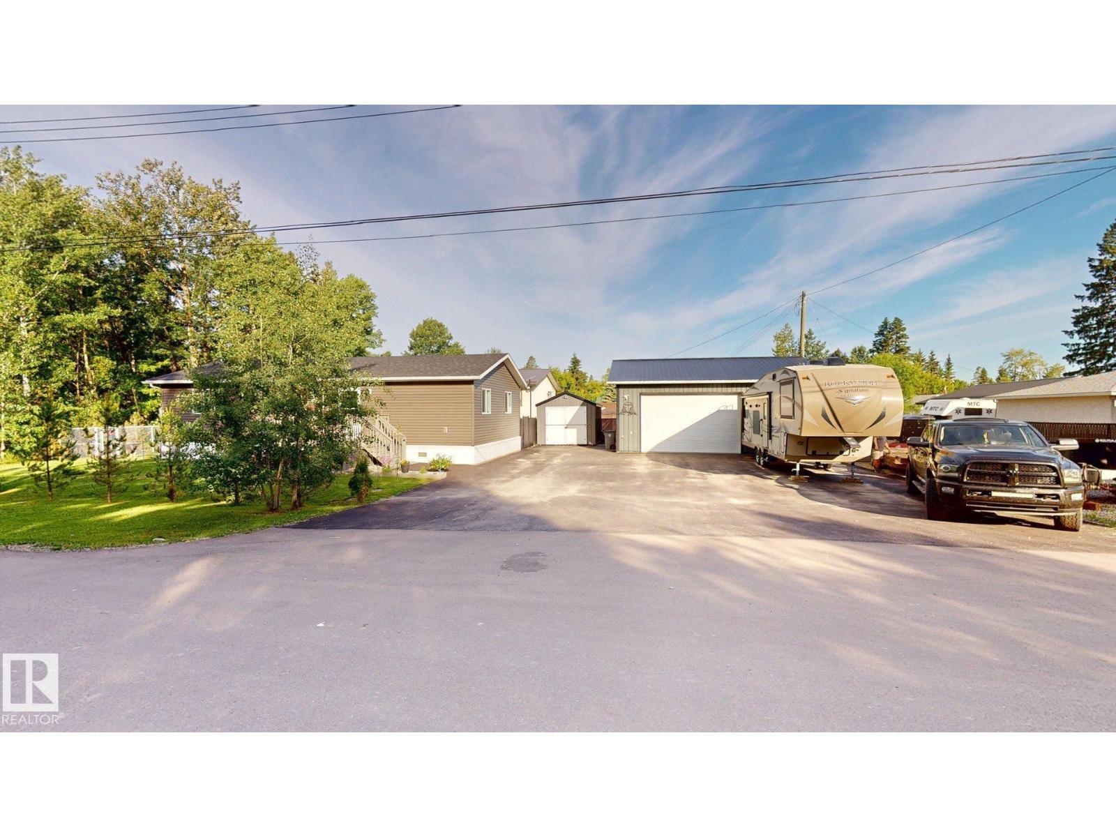 4707 52A ST - 15