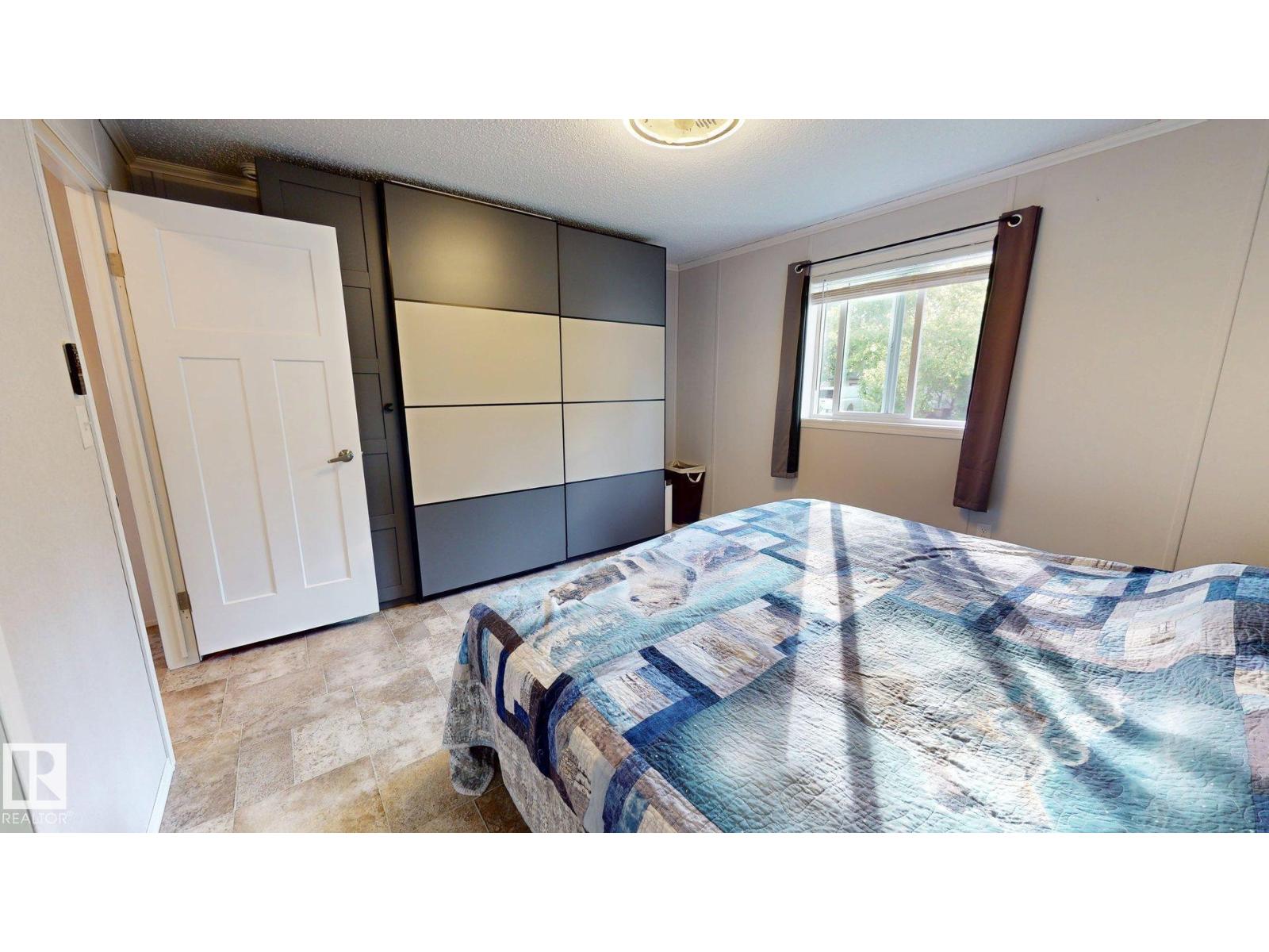 4707 52A ST - 11