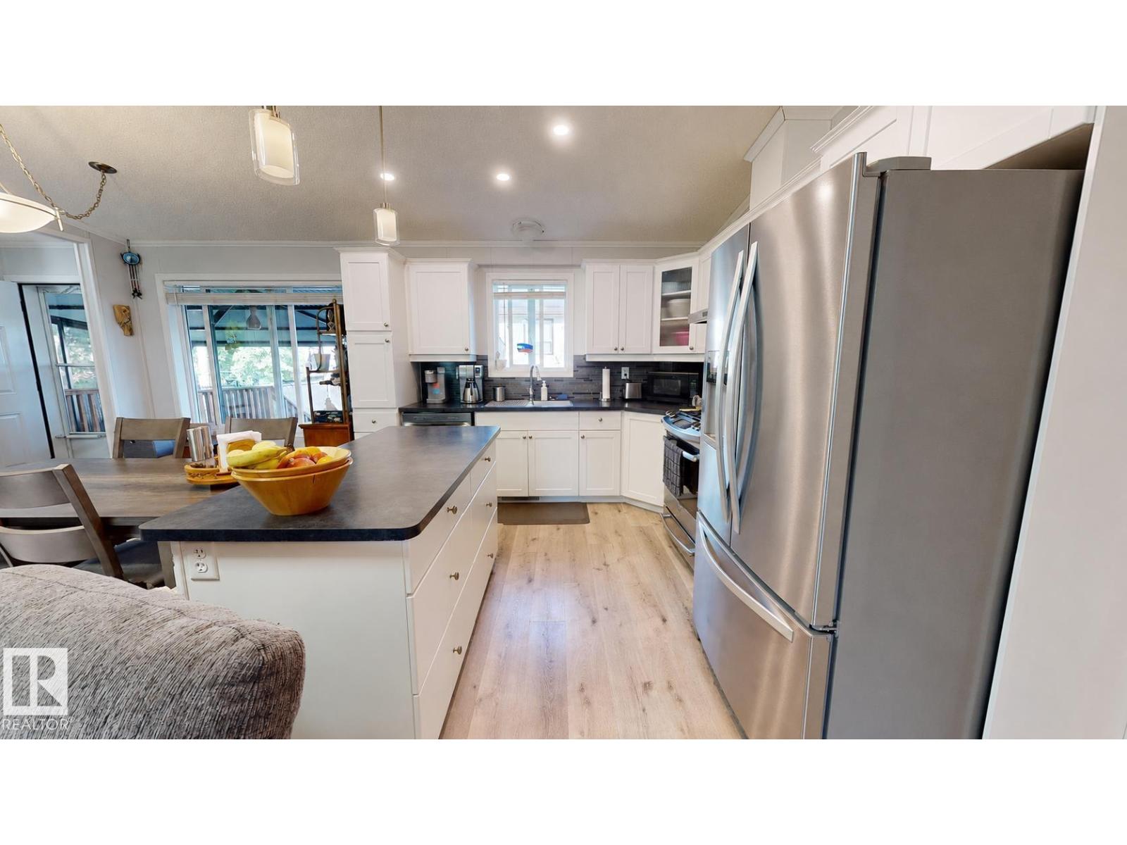 4707 52A ST - 3
