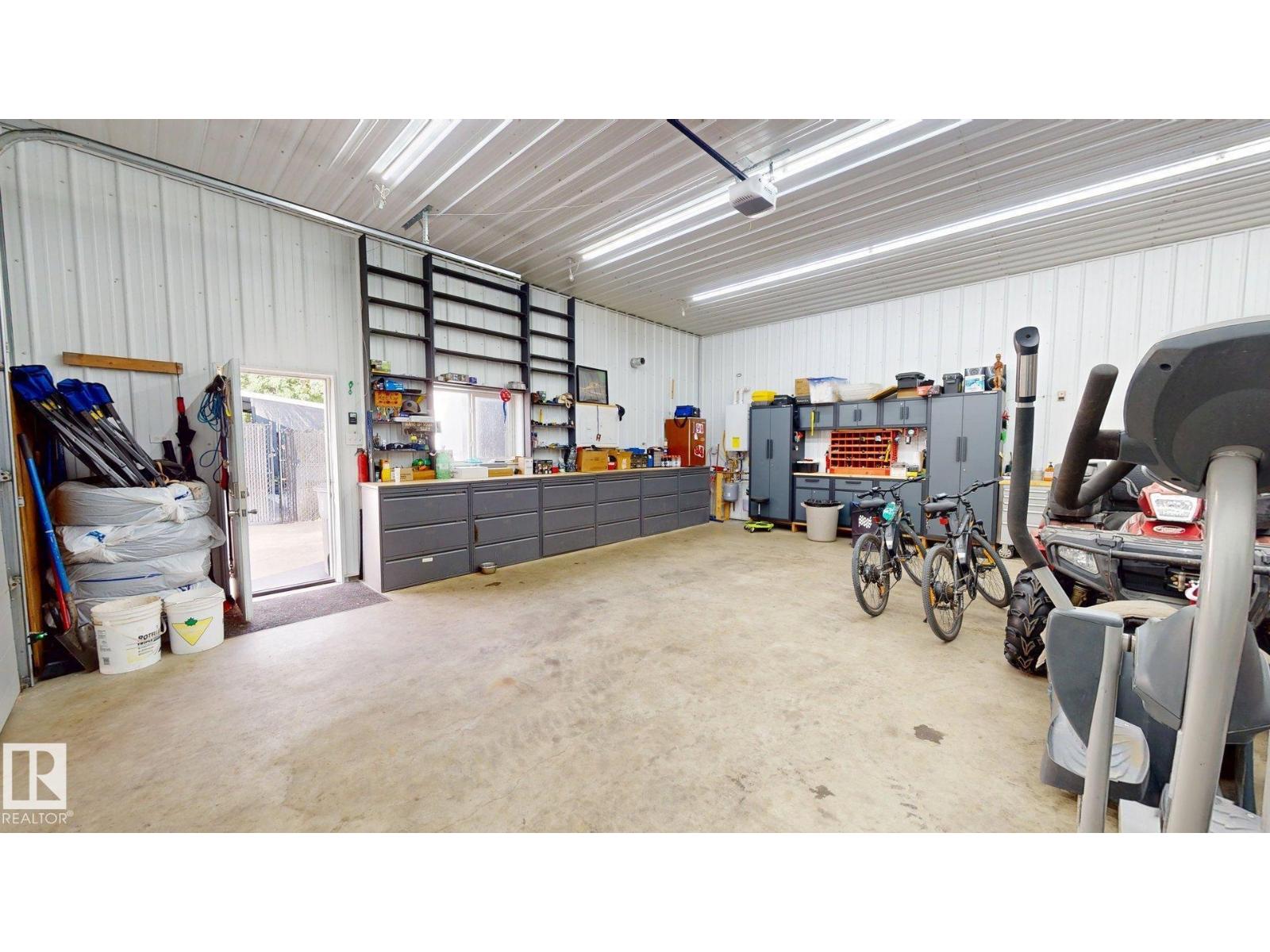 4707 52A ST - 17