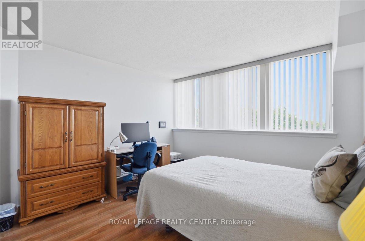 #410 1360 RATHBURN ROAD E - 27