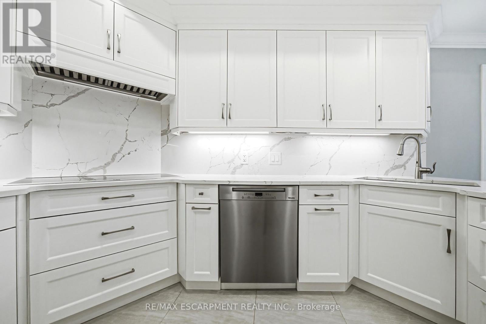 #19 4211 MILLCROFT PARK DRIVE - 14