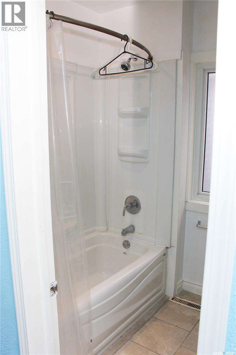 3007 DEWDNEY AVENUE - 10