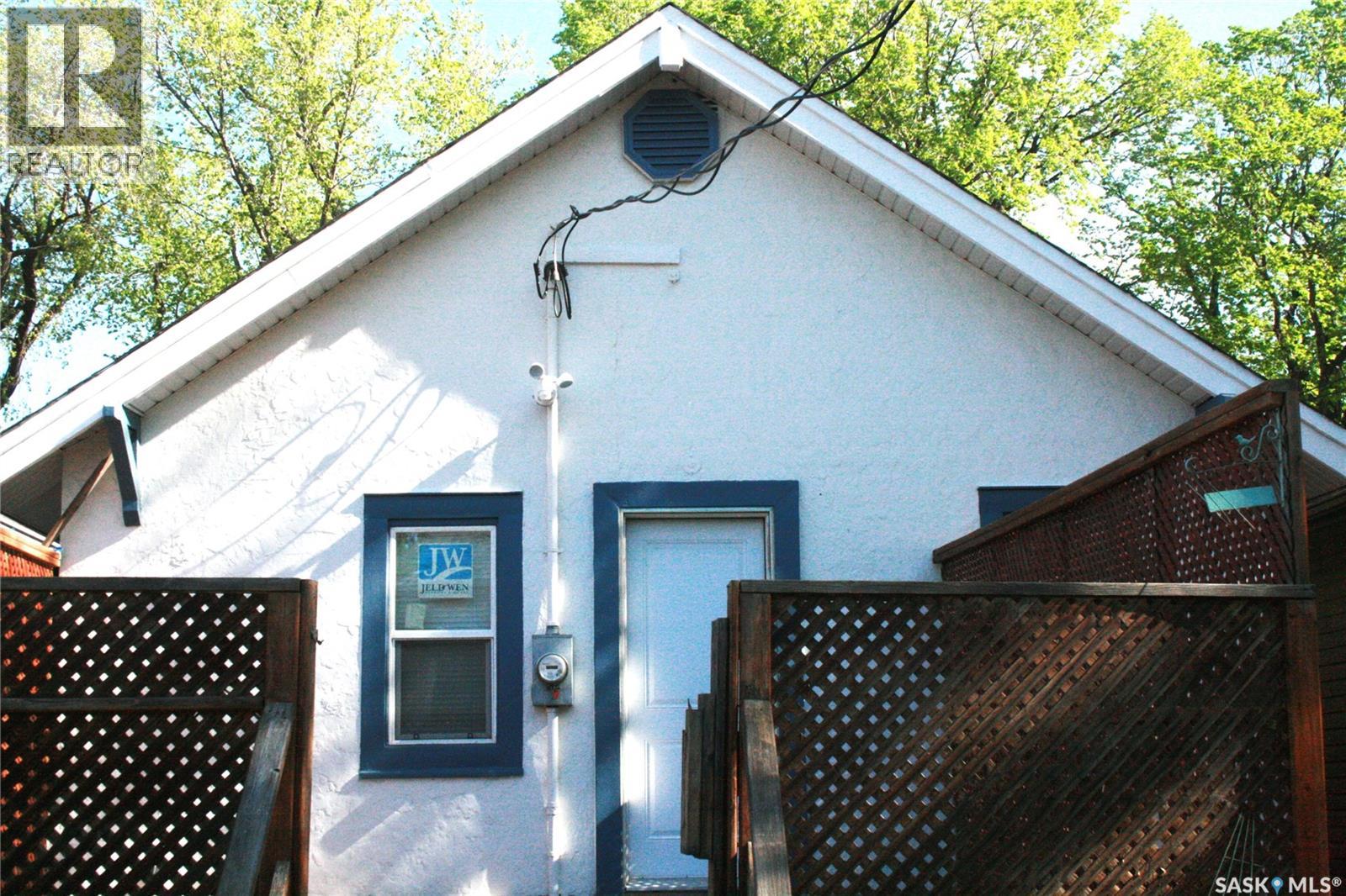 3007 DEWDNEY AVENUE - 25