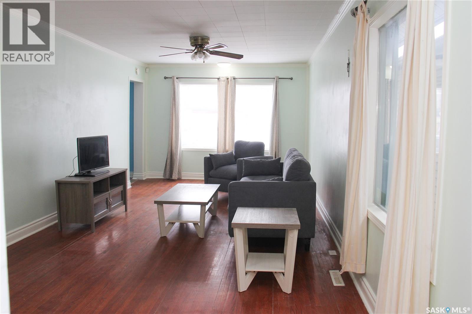 3007 DEWDNEY AVENUE - 7