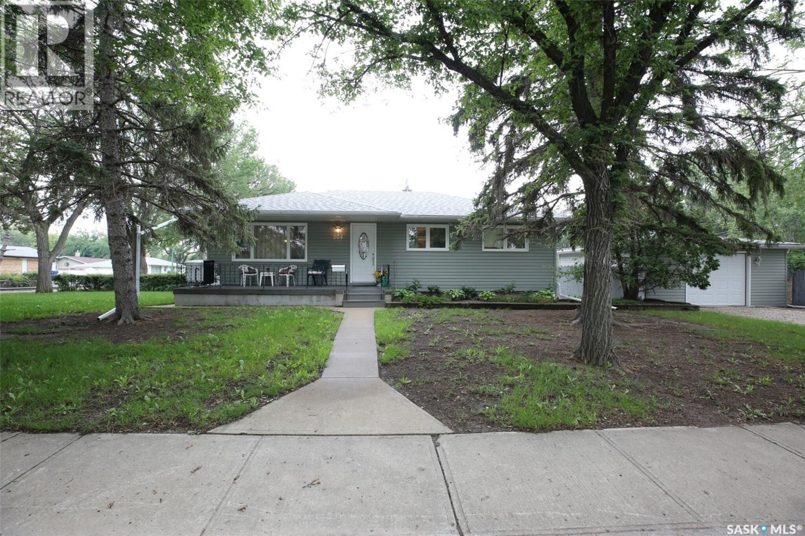 204 Rae STREET - 1