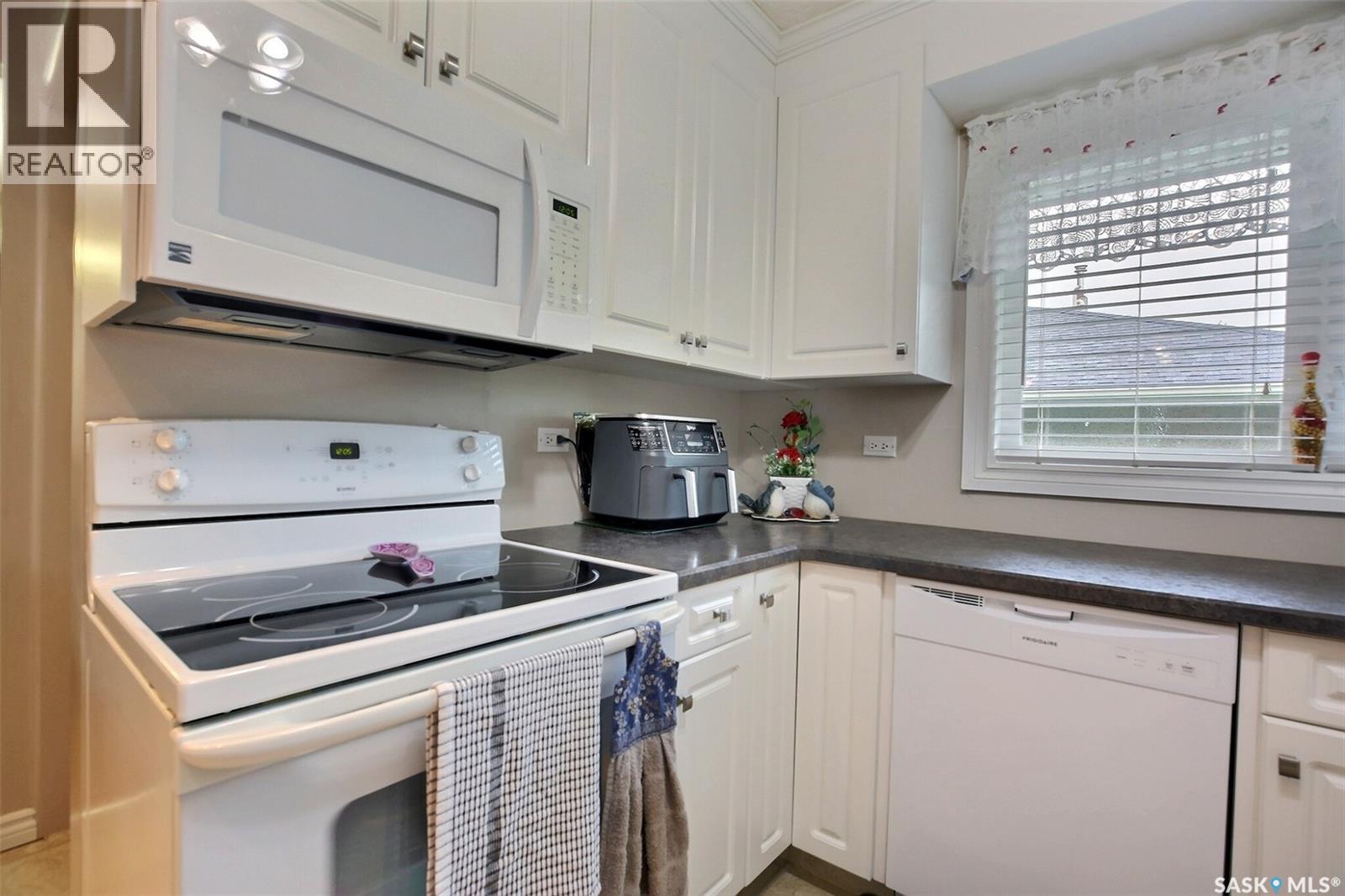 204 Rae STREET - 10