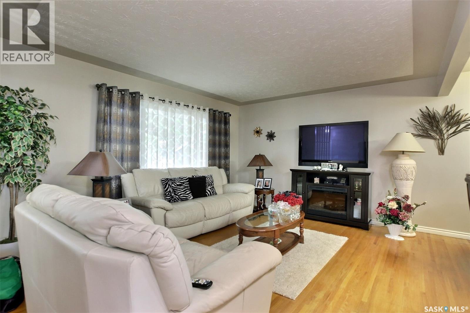 204 Rae STREET - 2