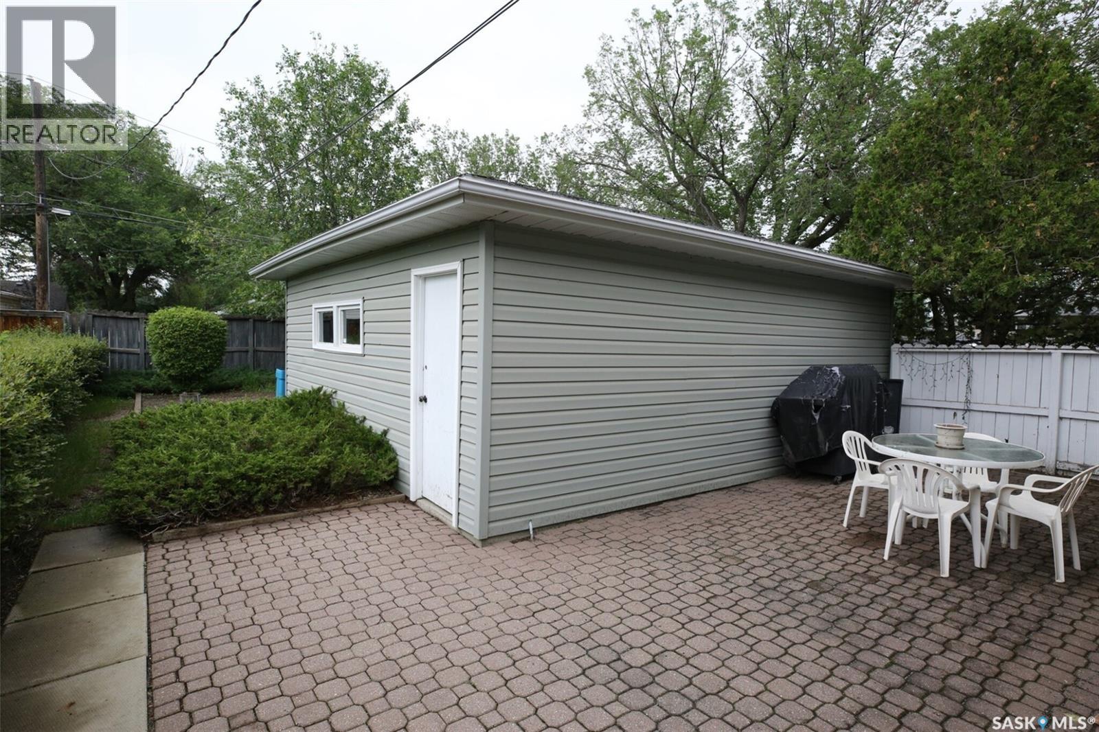 204 Rae STREET - 33