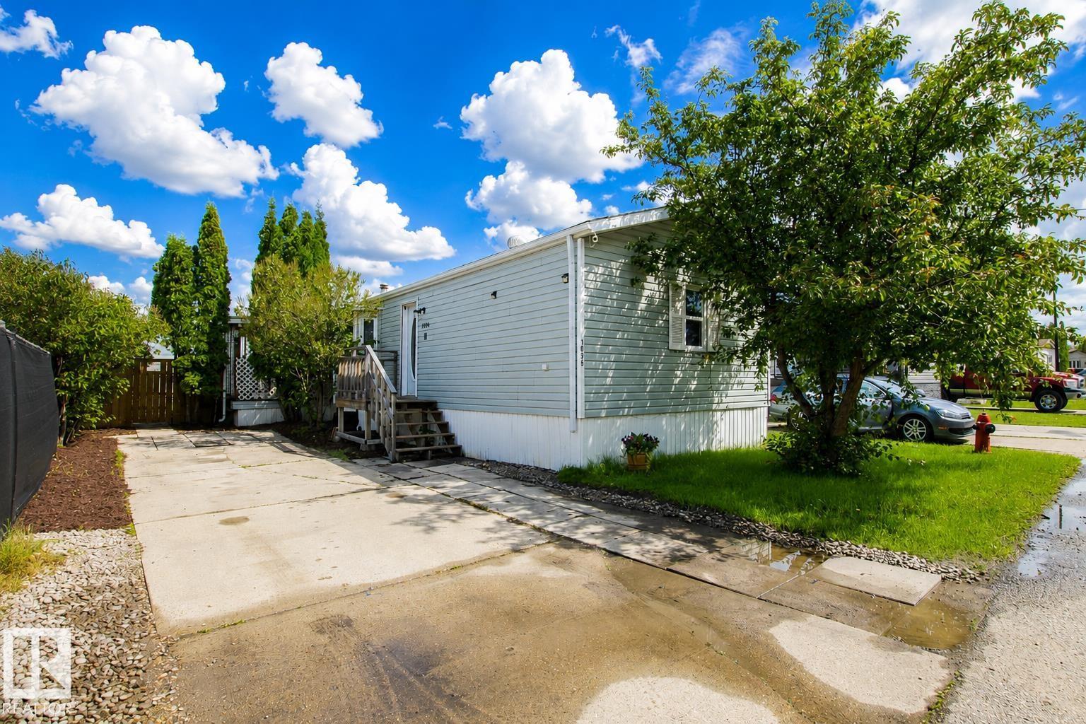 1036 Lakeland CR - 1