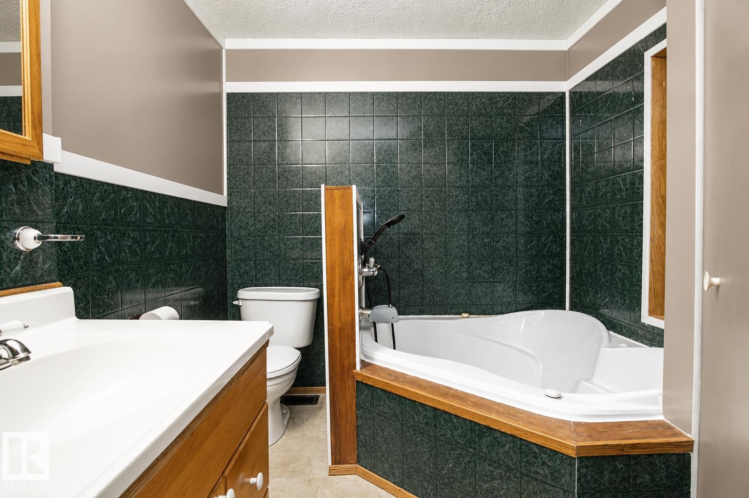1036 Lakeland CR - 19
