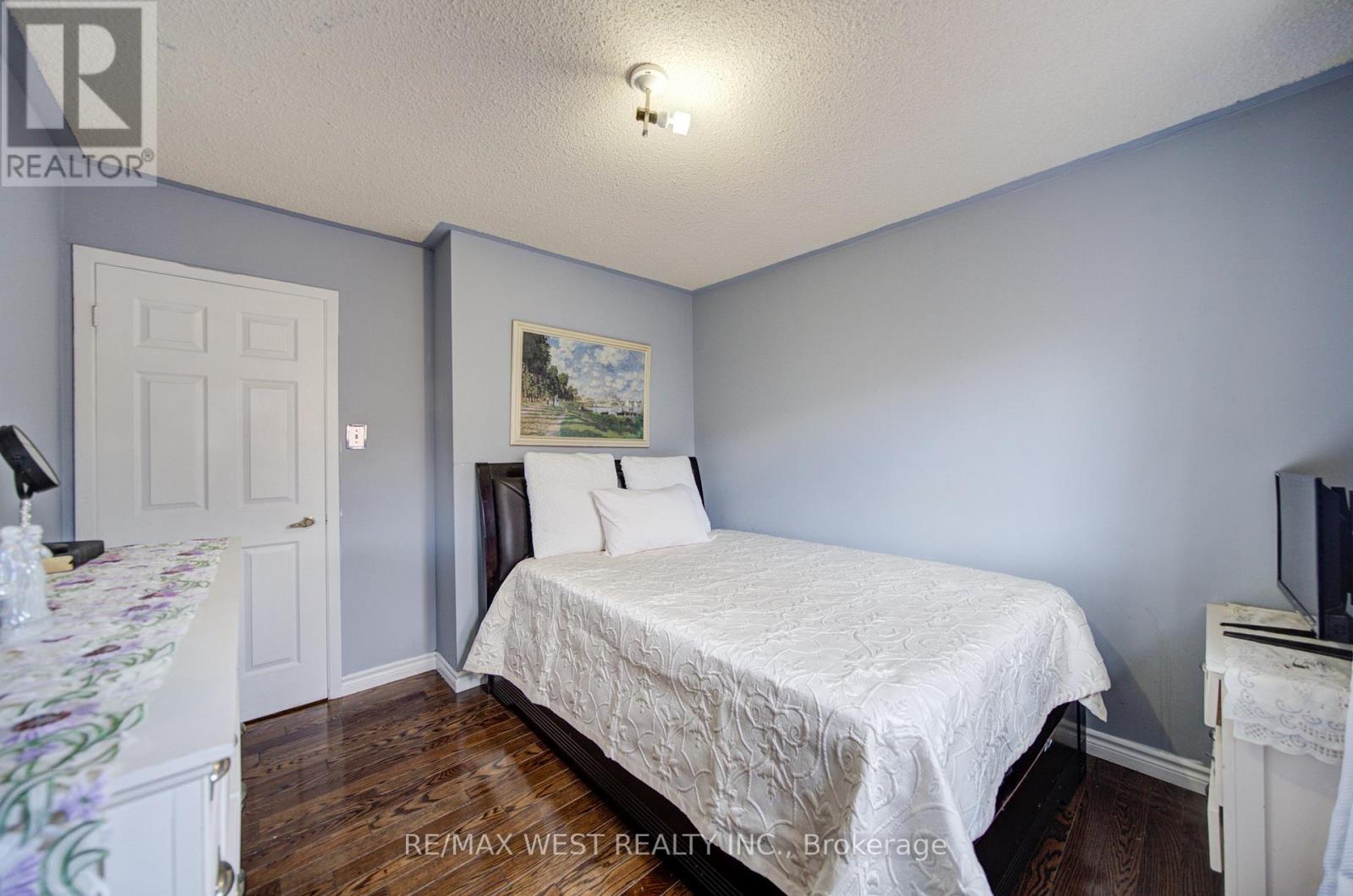11 DANILACK COURT - 18