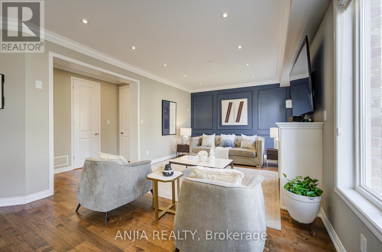 56 STOCKELL CRESCENT - 14