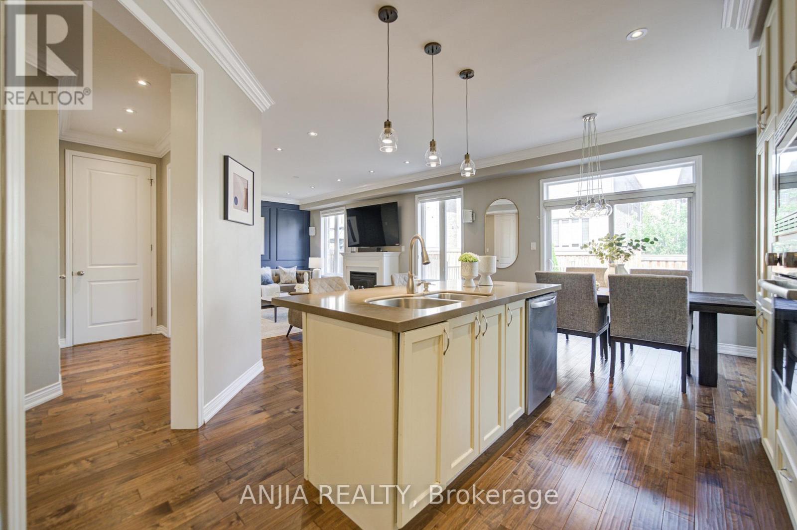 56 STOCKELL CRESCENT - 21