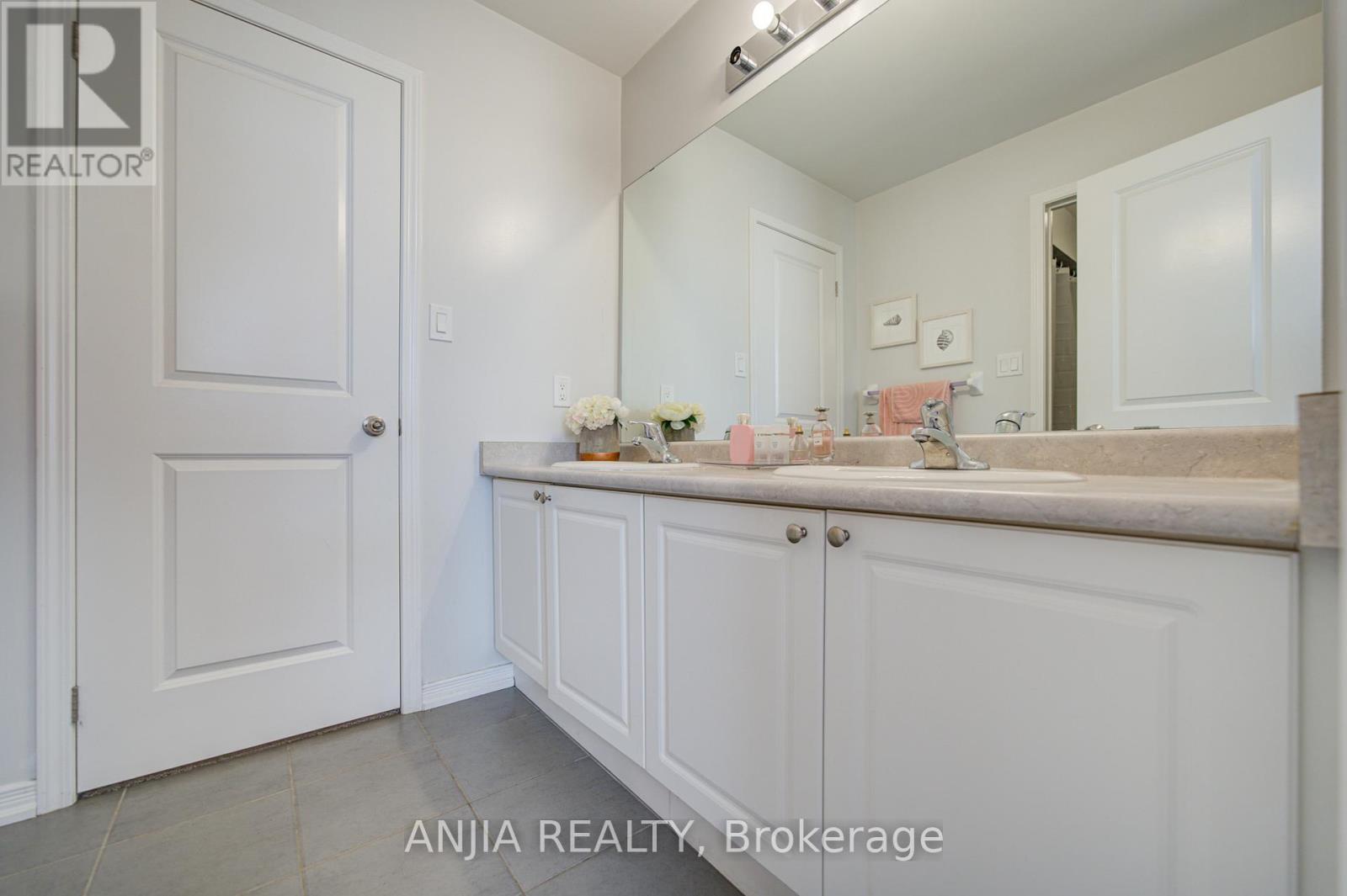 56 STOCKELL CRESCENT - 32