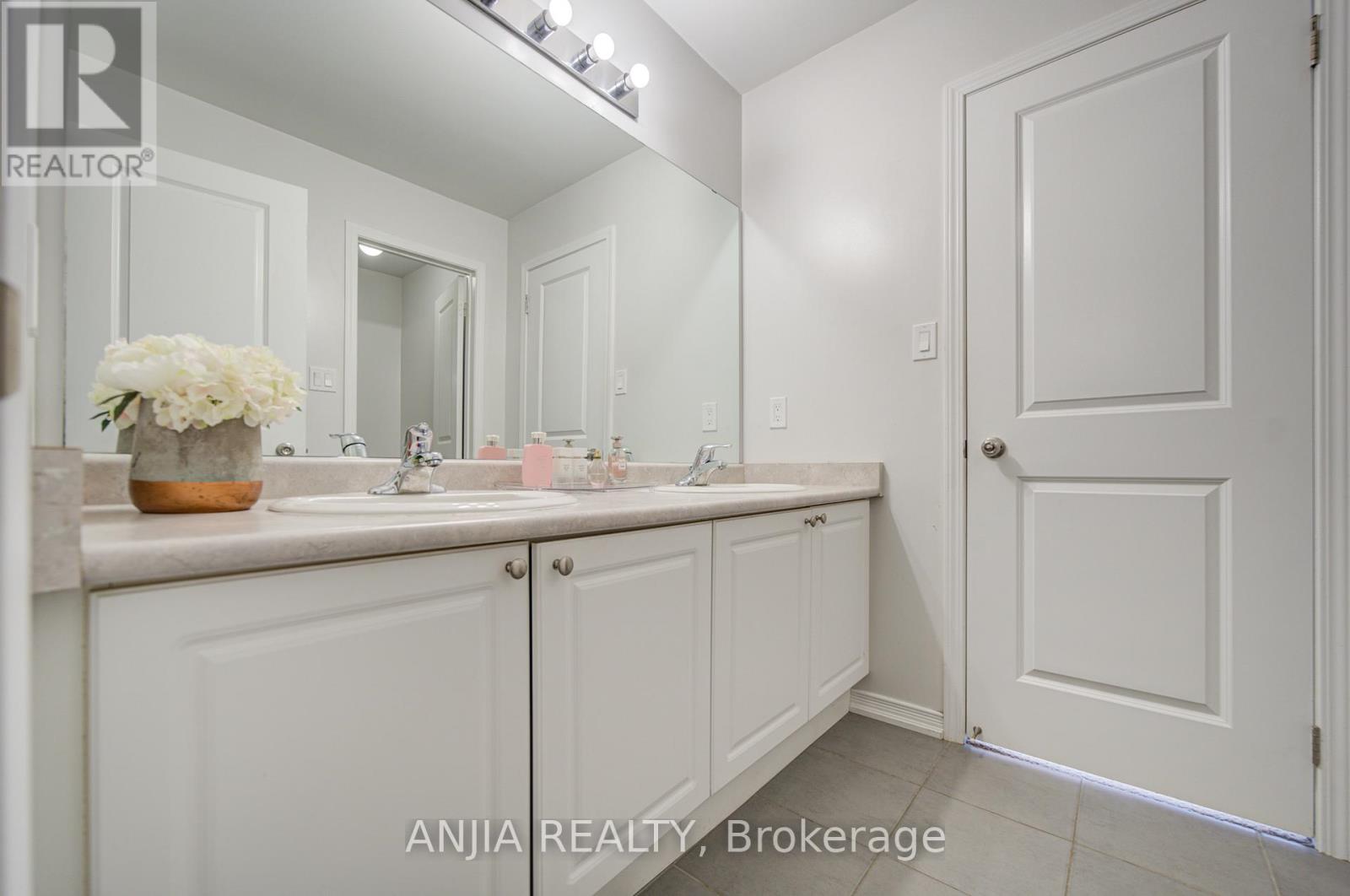 56 STOCKELL CRESCENT - 33