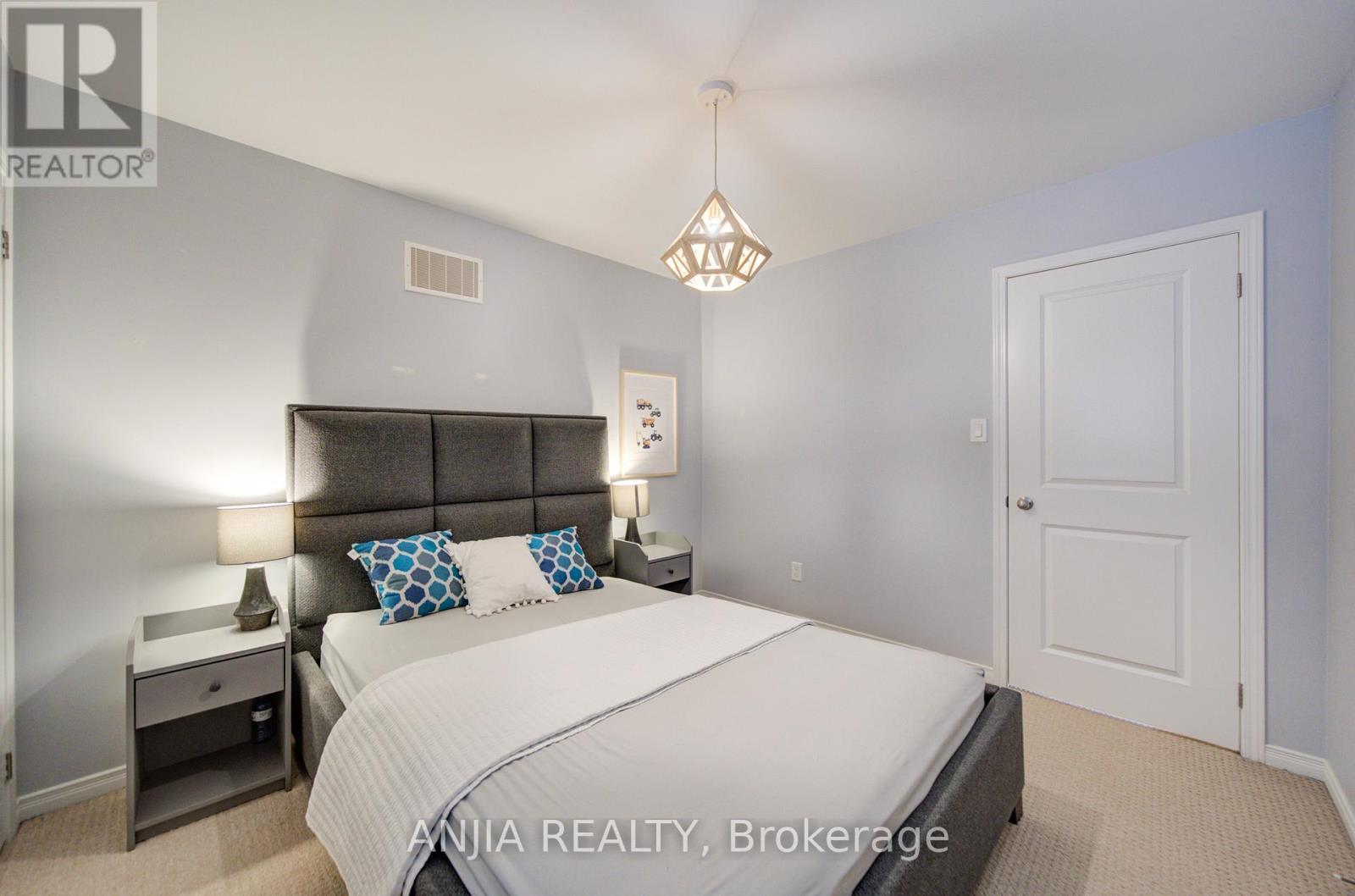 56 STOCKELL CRESCENT - 35