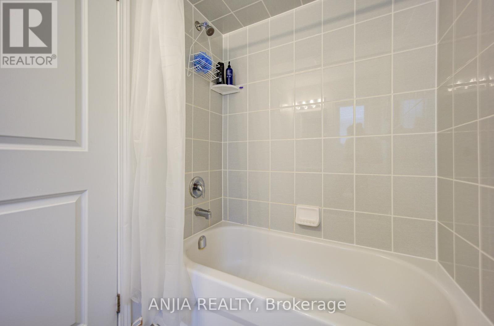 56 STOCKELL CRESCENT - 40