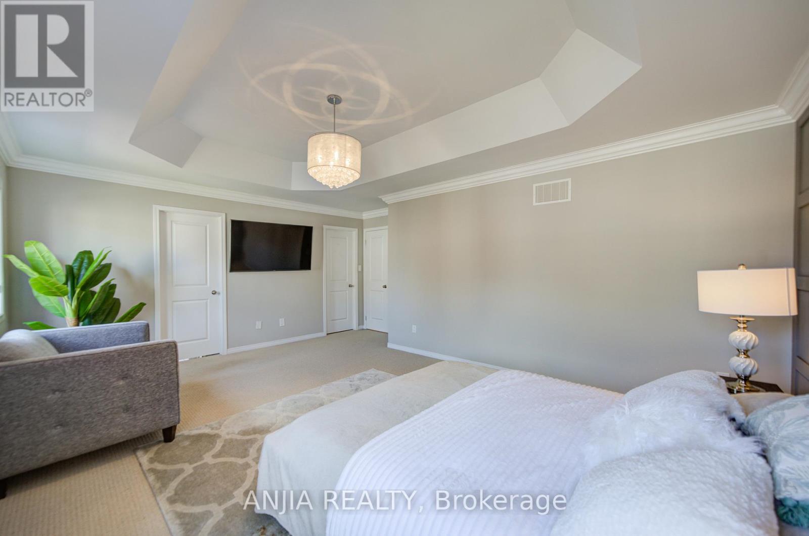 56 STOCKELL CRESCENT - 43