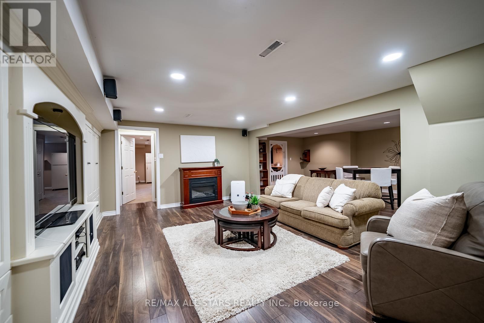 245 CAM FELLA BOULEVARD - 25