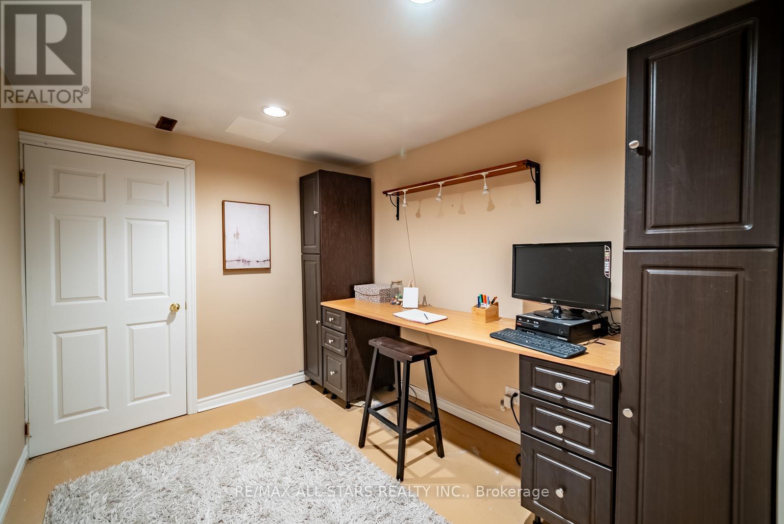 245 CAM FELLA BOULEVARD - 27