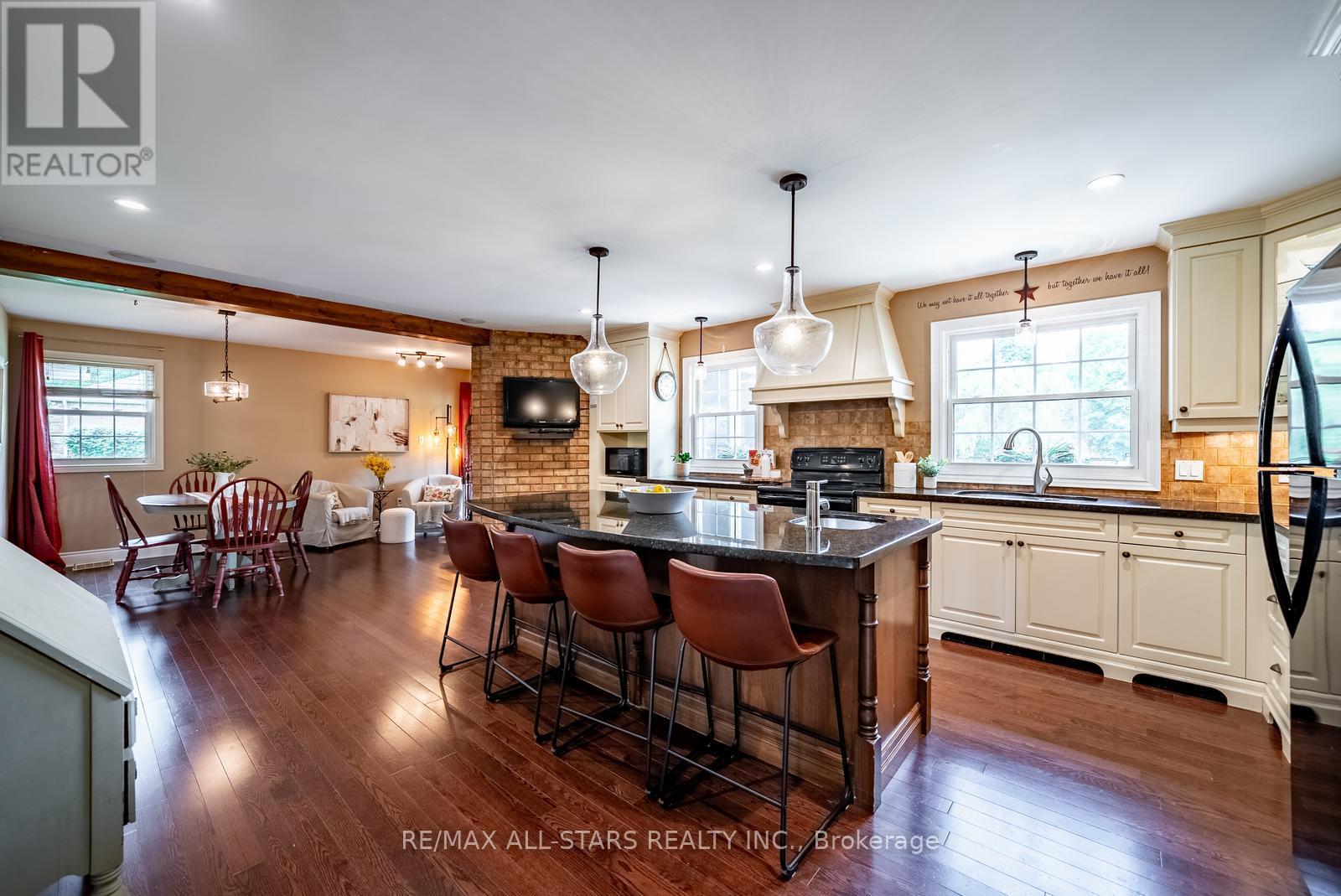 245 CAM FELLA BOULEVARD - 6