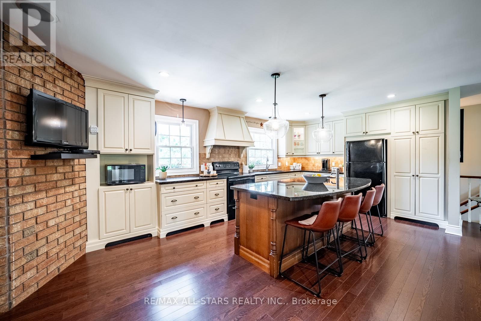 245 CAM FELLA BOULEVARD - 7