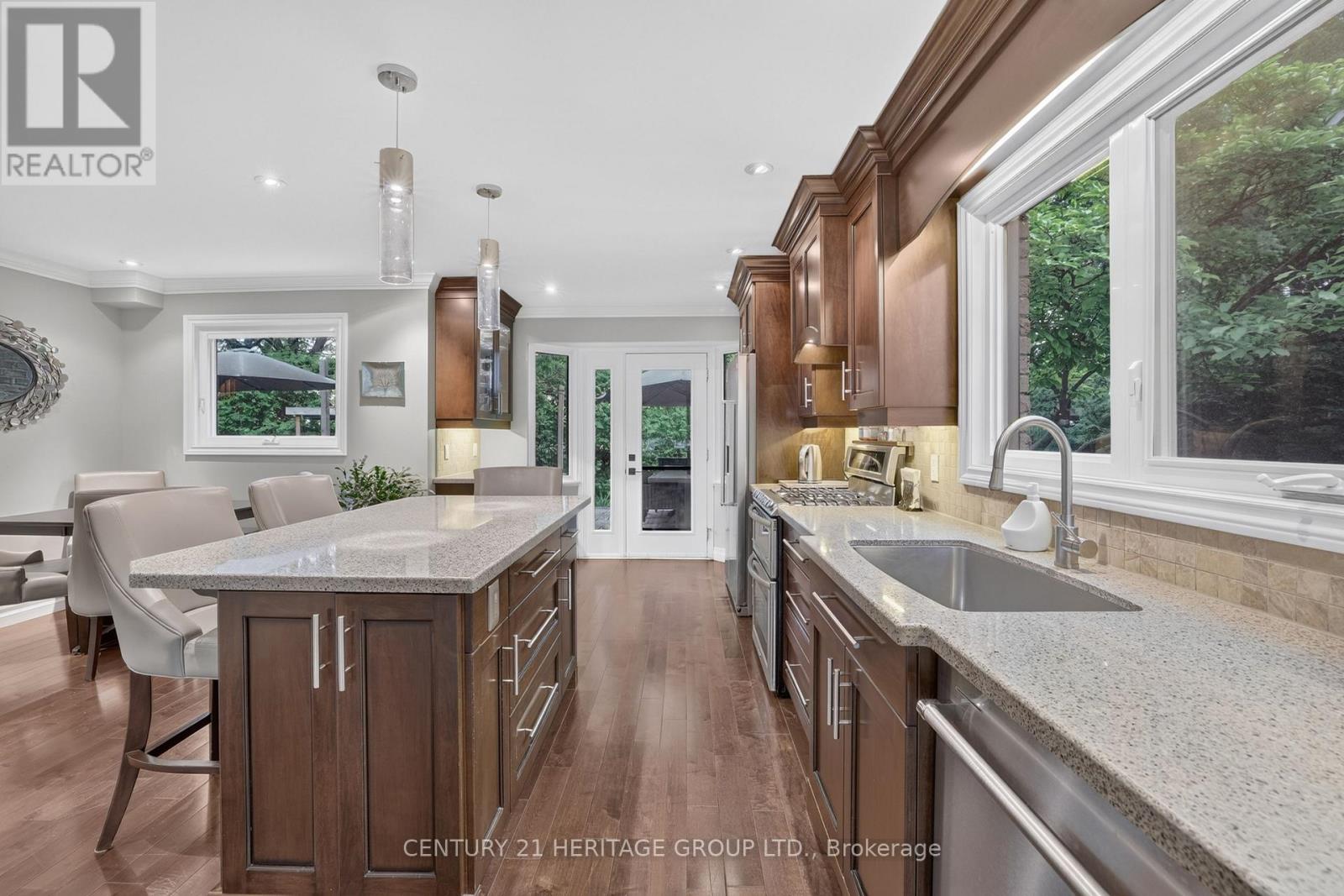 28 INNIS CRESCENT - 12
