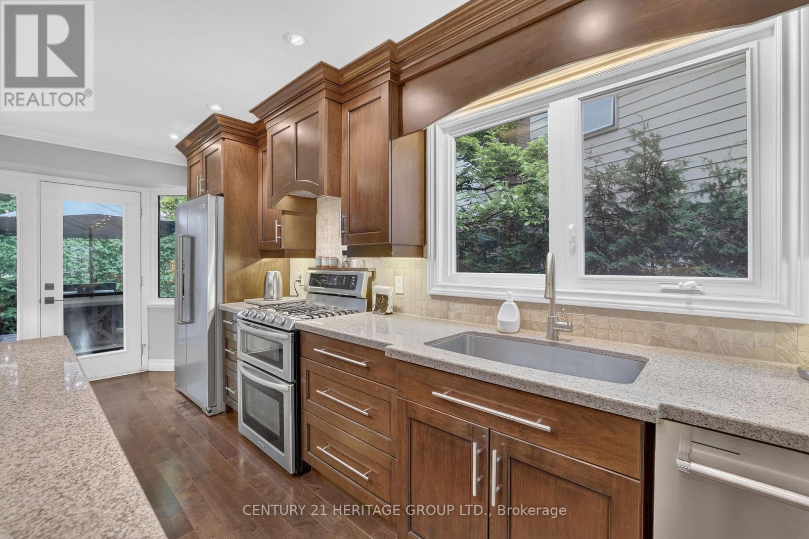 28 INNIS CRESCENT - 13