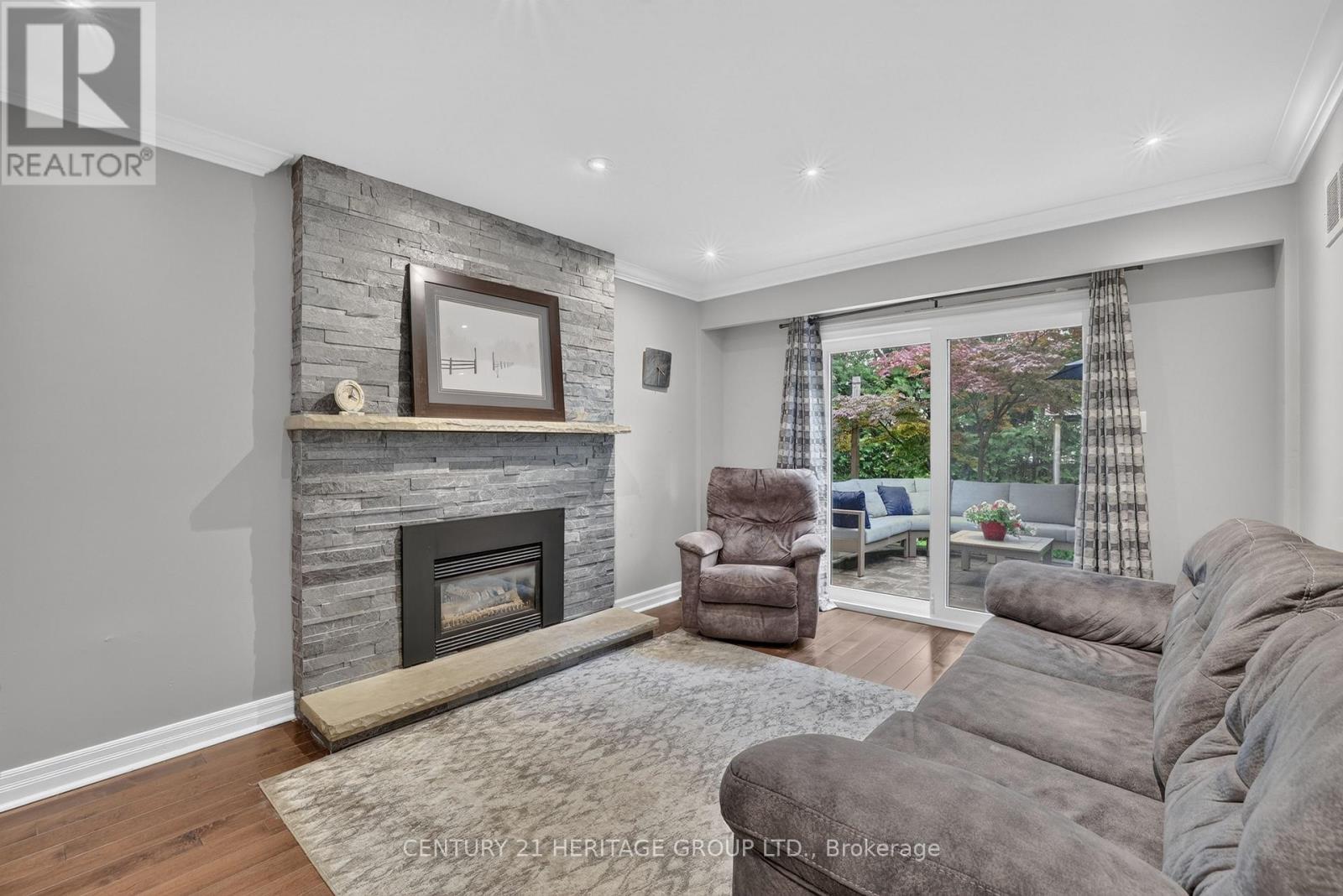 28 INNIS CRESCENT - 20