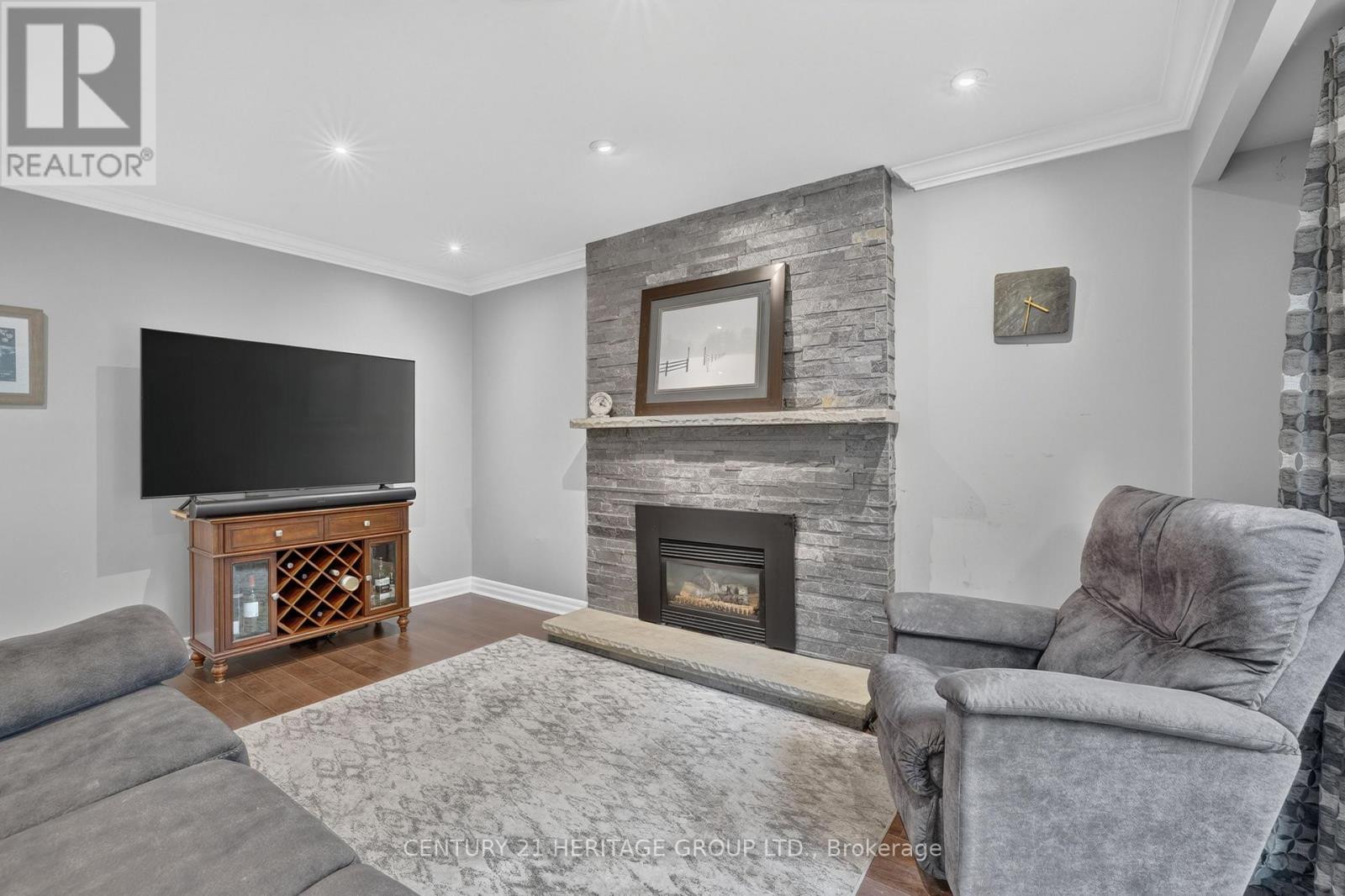 28 INNIS CRESCENT - 21