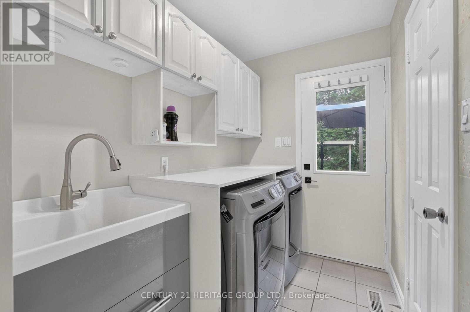 28 INNIS CRESCENT - 22