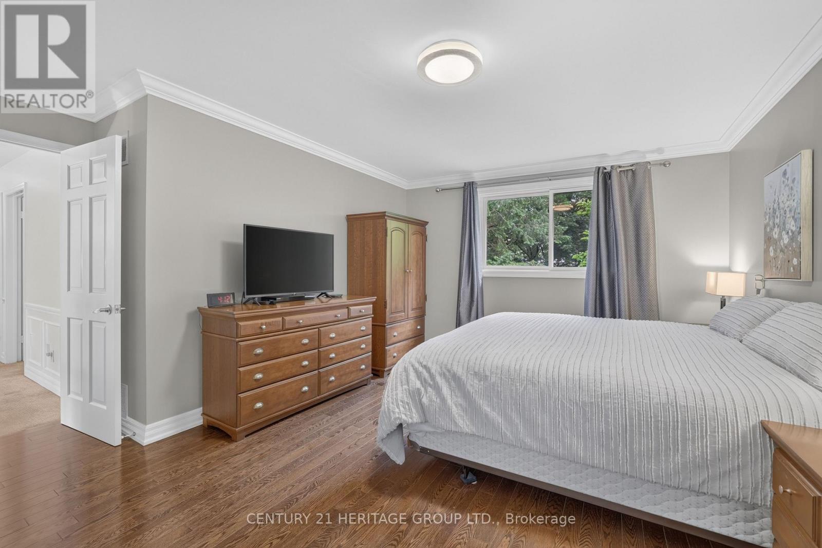 28 INNIS CRESCENT - 24