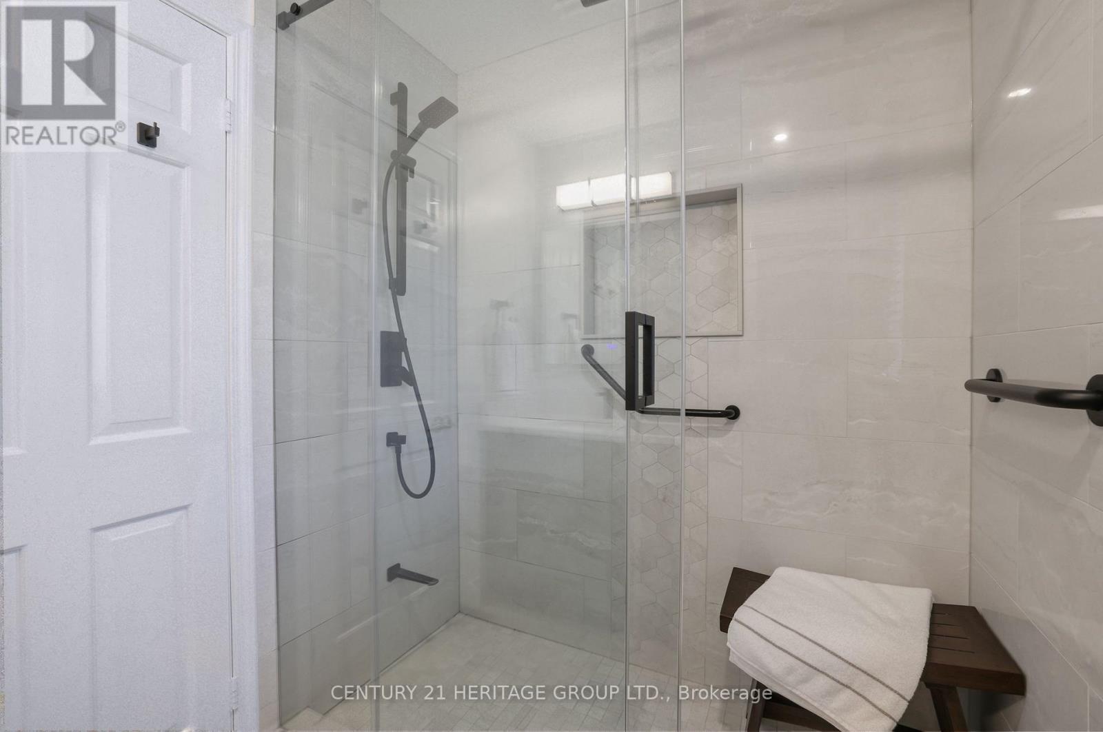28 INNIS CRESCENT - 27