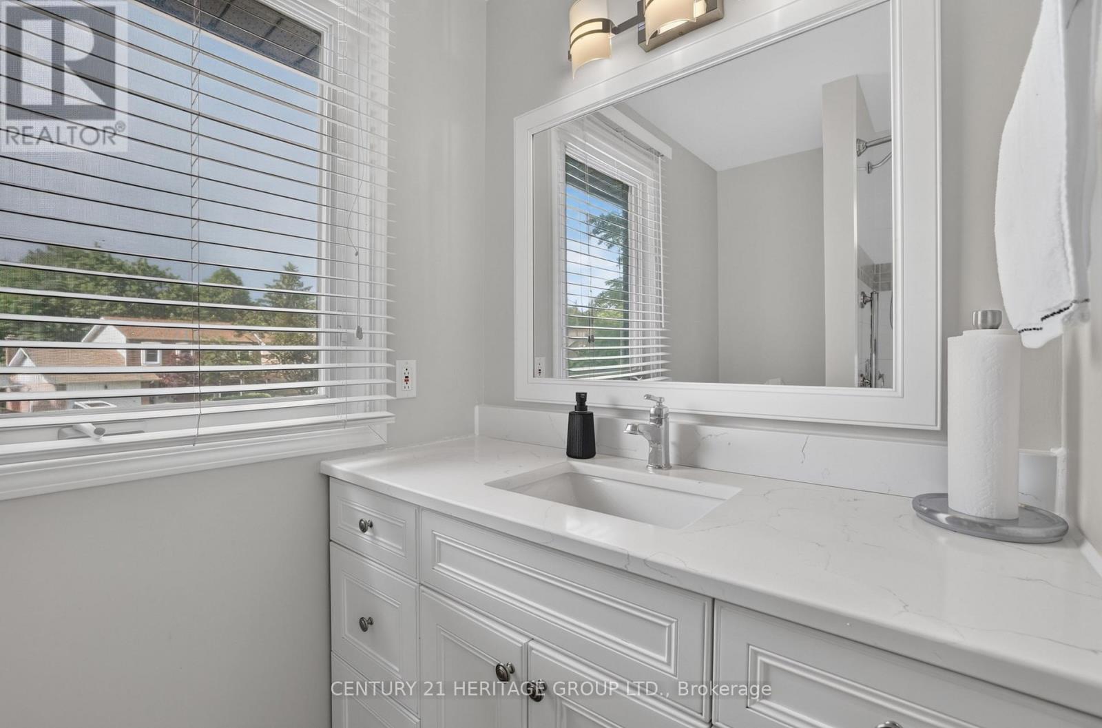 28 INNIS CRESCENT - 29