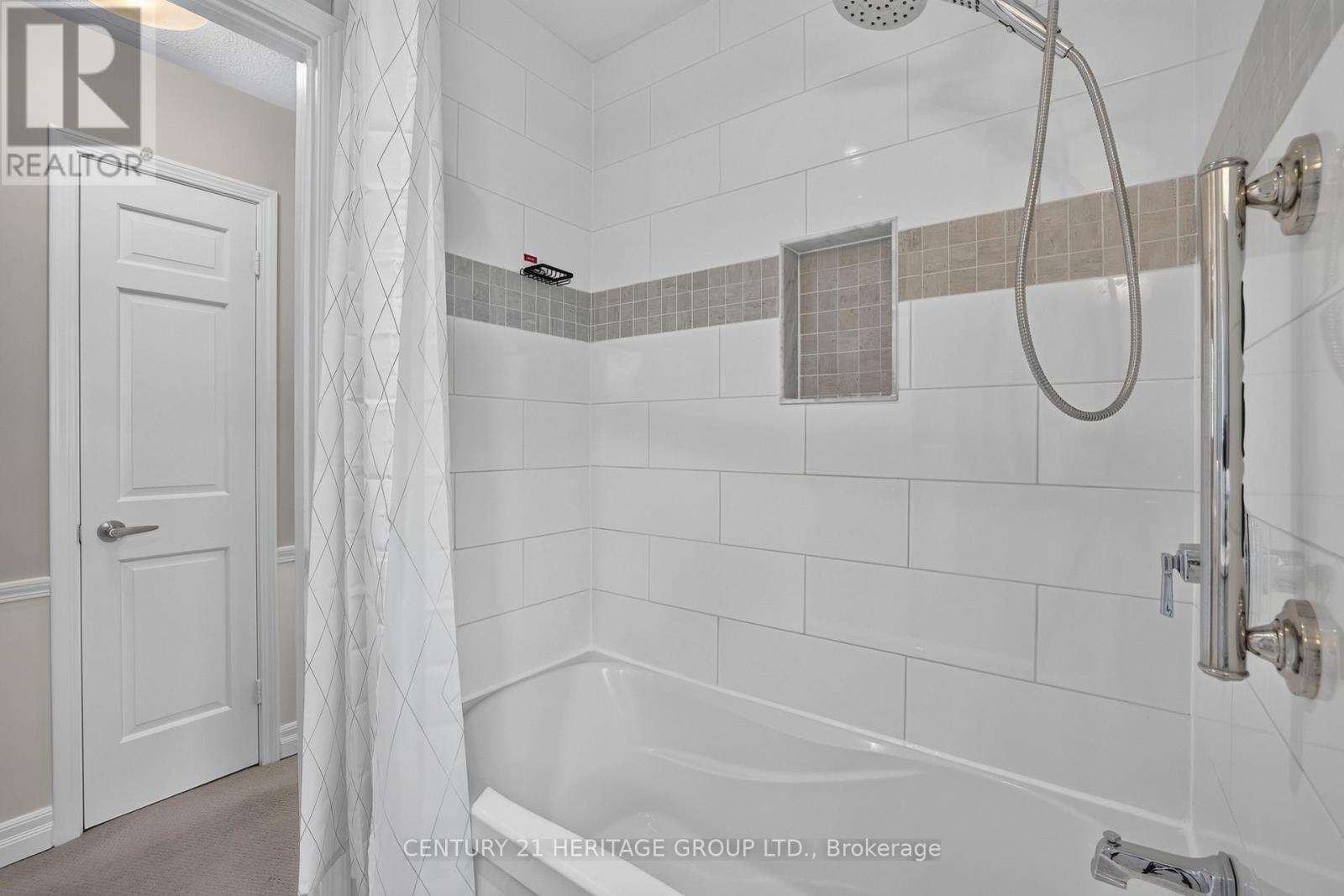 28 INNIS CRESCENT - 30