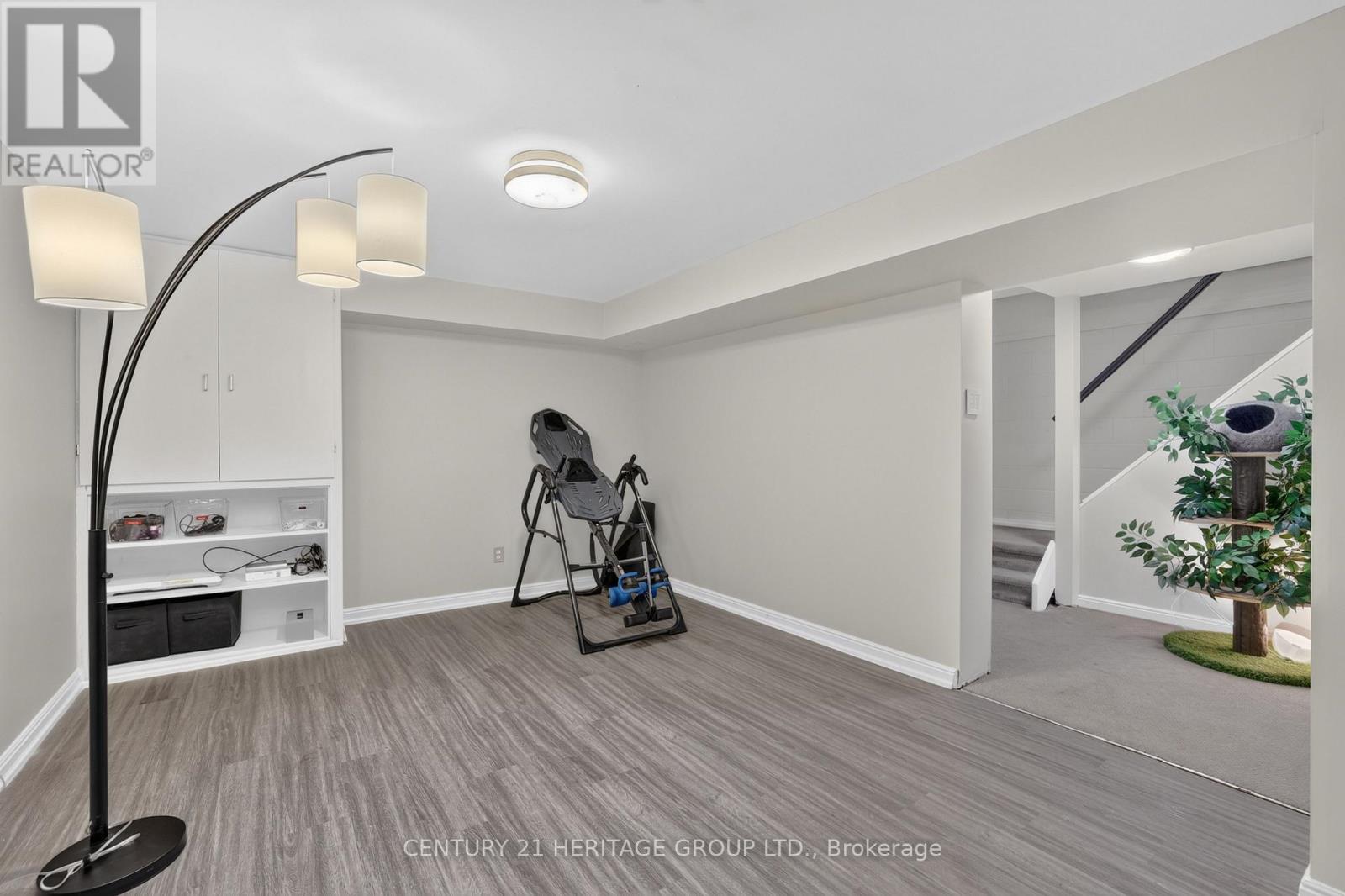 28 INNIS CRESCENT - 34