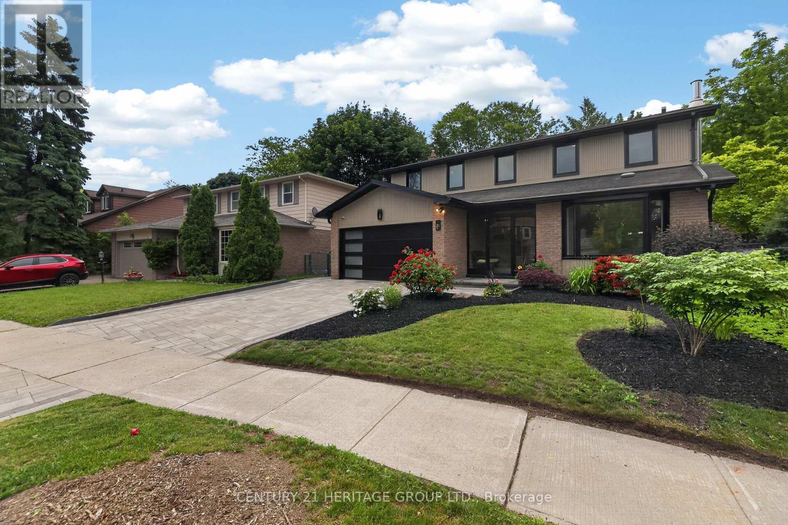 28 INNIS CRESCENT - 4