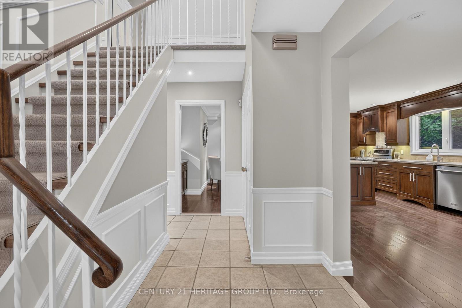 28 INNIS CRESCENT - 6