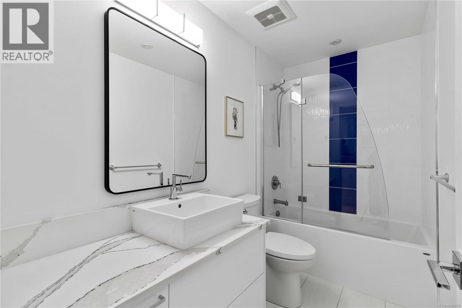 #204 916 Lyall St - 19