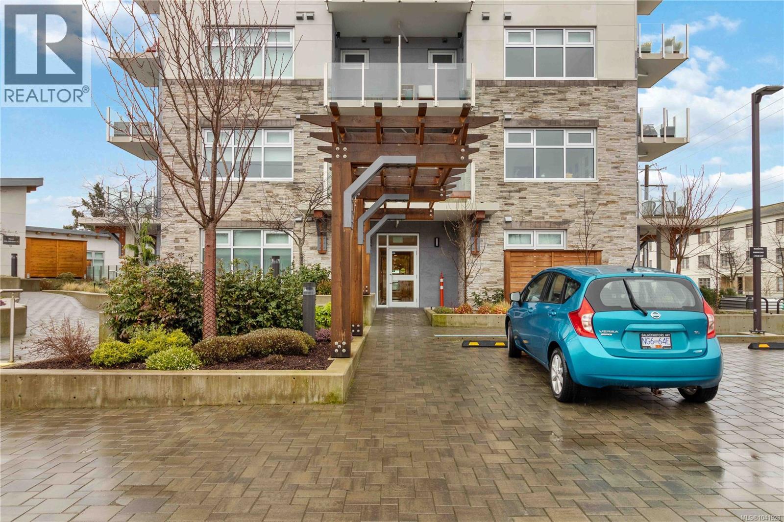 #204 916 Lyall St - 27