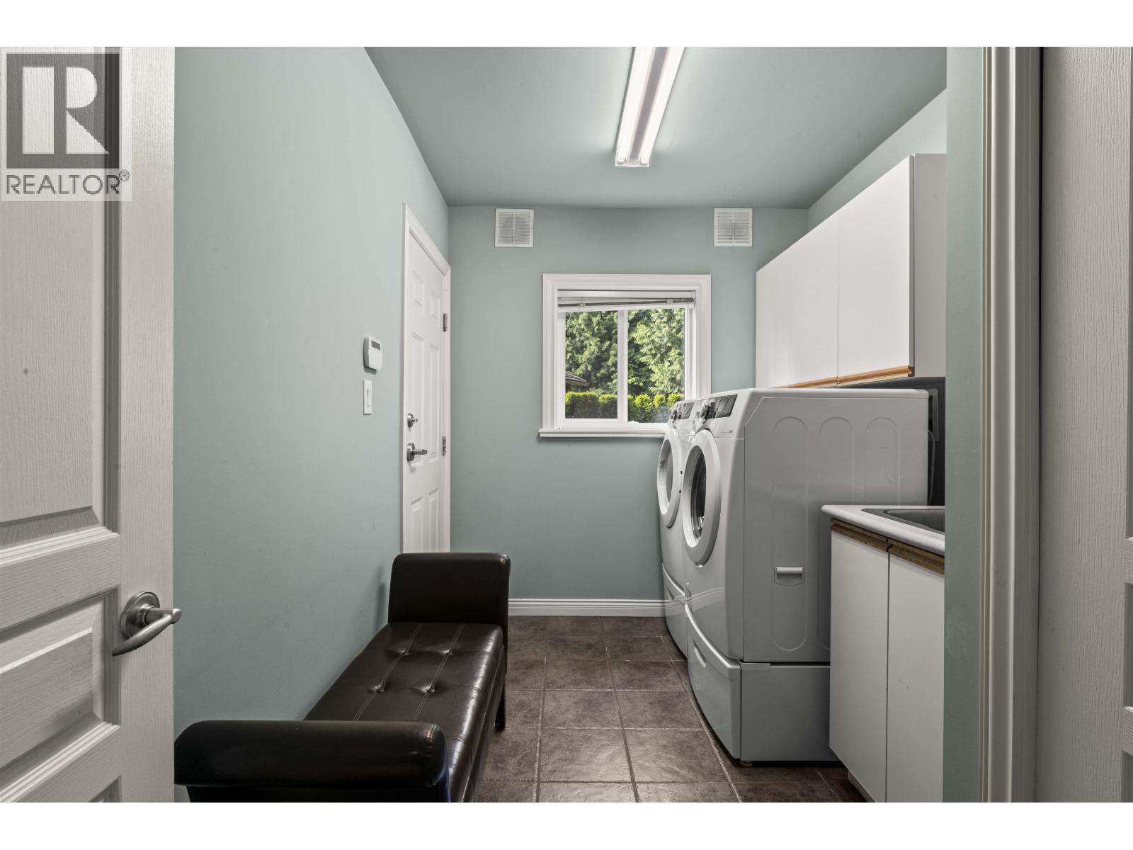 3172 HALLAM COURT, Coquitlam