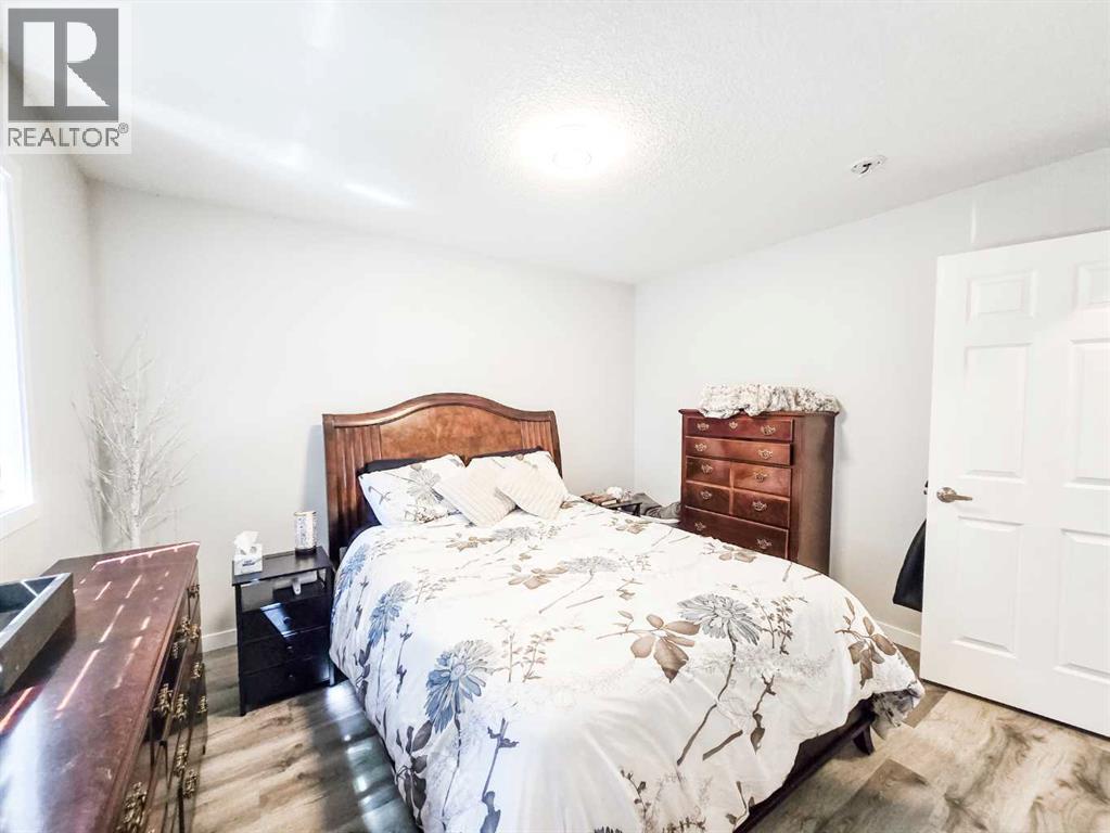 4819 17 Avenue - 8