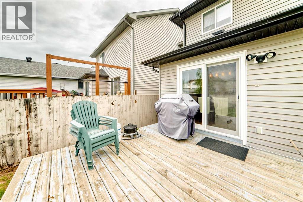 15 Citadel Meadow Crescent NW - 35