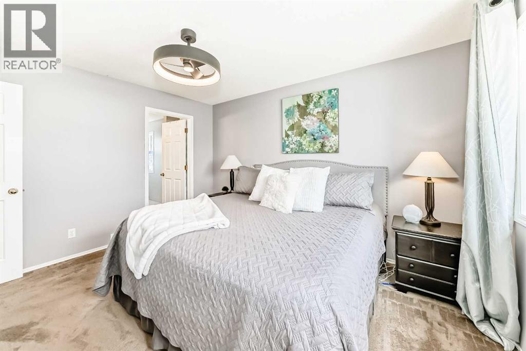 15 Citadel Meadow Crescent NW - 22