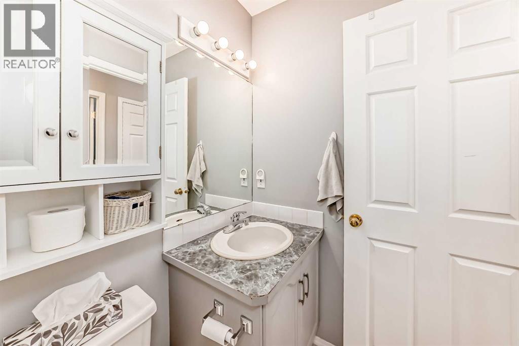 15 Citadel Meadow Crescent NW - 30