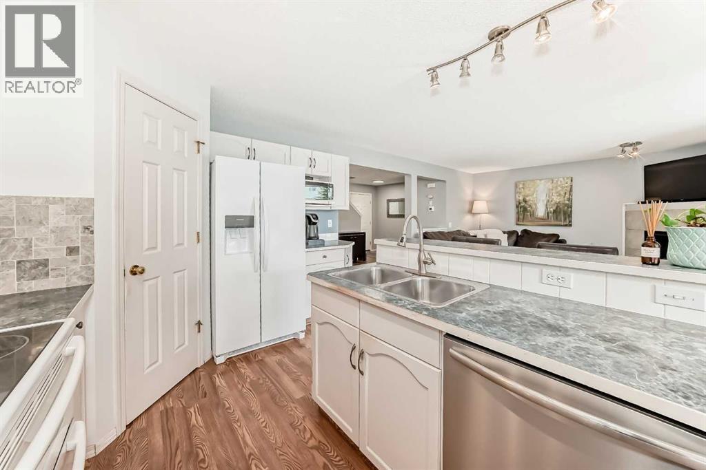 15 Citadel Meadow Crescent NW - 8