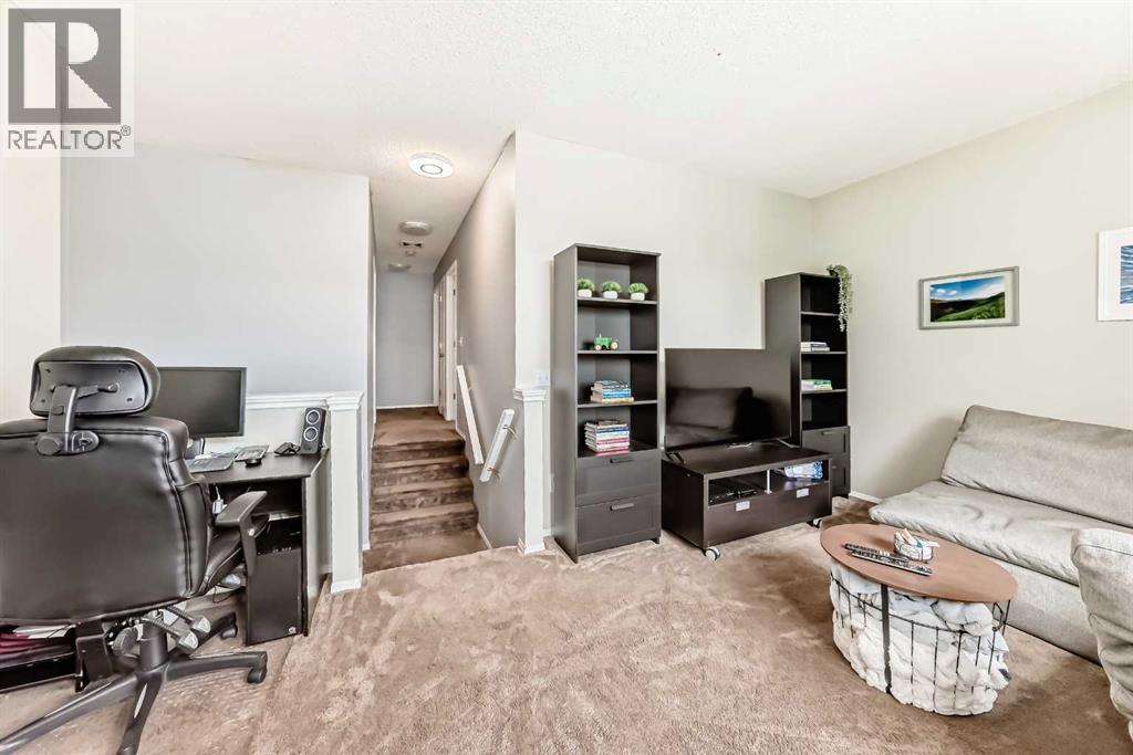 15 Citadel Meadow Crescent NW - 17
