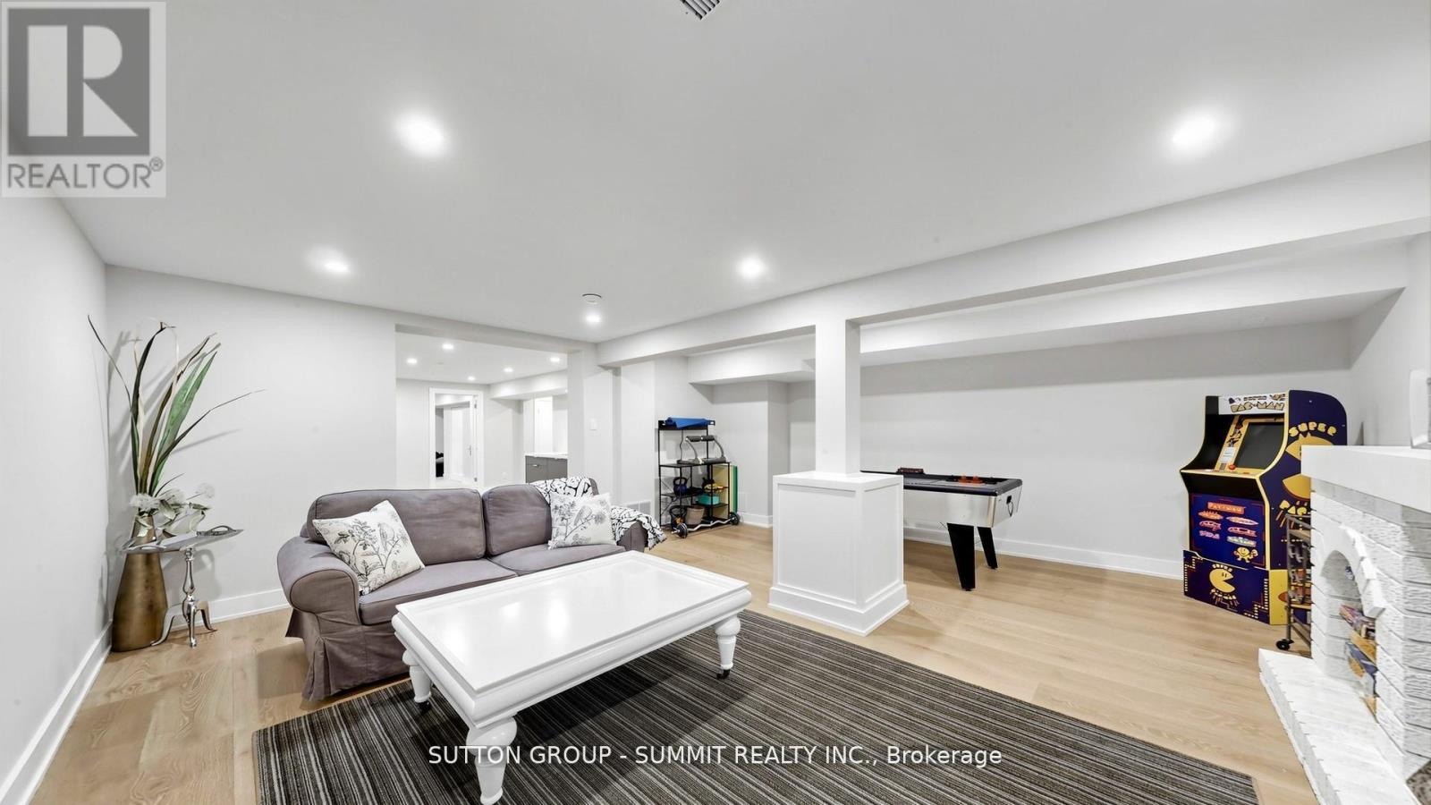 2427 RAVENSTHORPE CRESCENT - 37