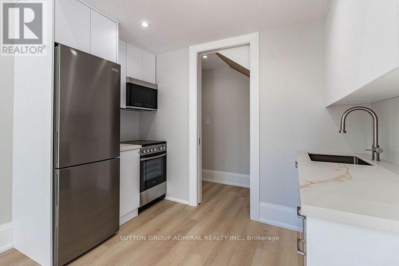 25 YORKVIEW DRIVE - 33